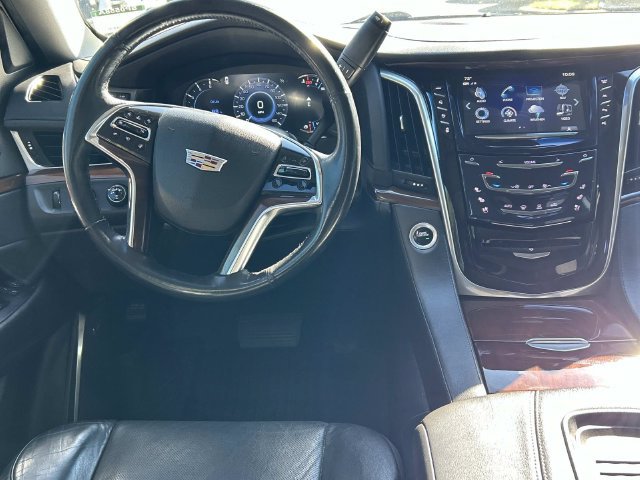 Used 2019 Cadillac Escalade Luxury w/ Escalade Sport Edition AWD/4WD image 25