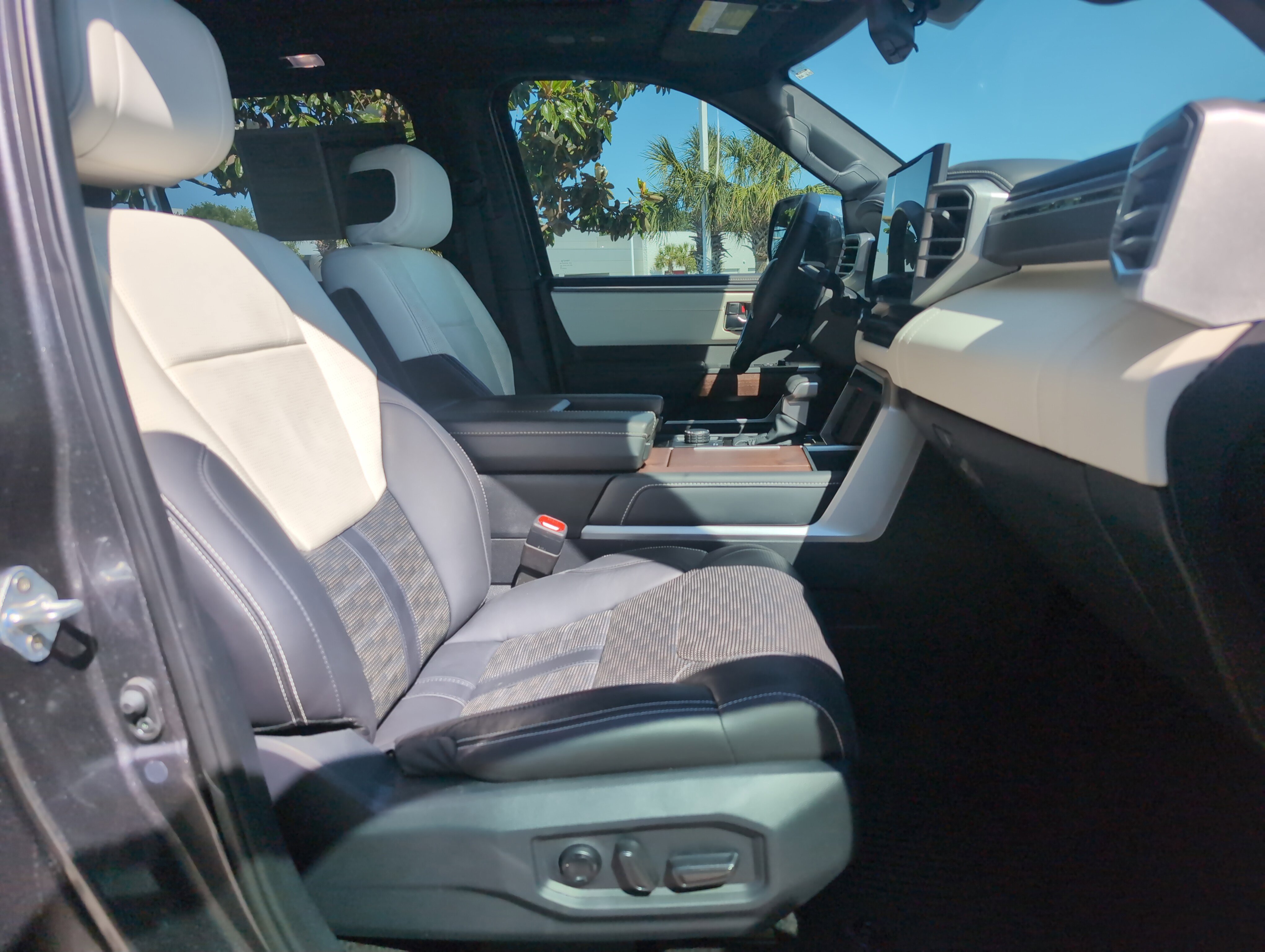Certified 2025 Toyota Sequoia Capstone AWD/4WD image 34