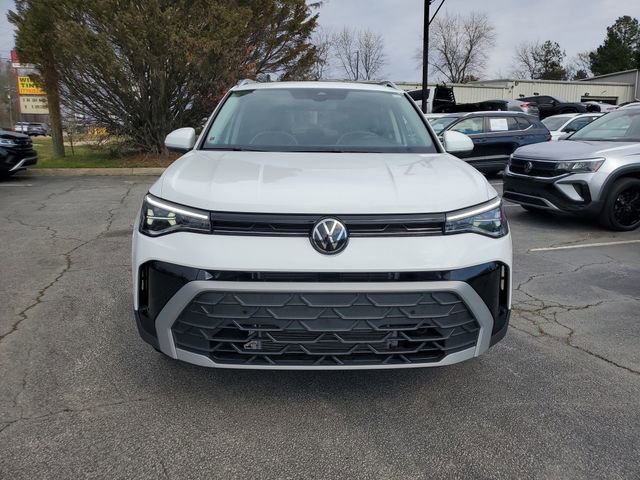 Certified 2025 Volkswagen Taos SE w/ Panoramic Sunroof Package image 2