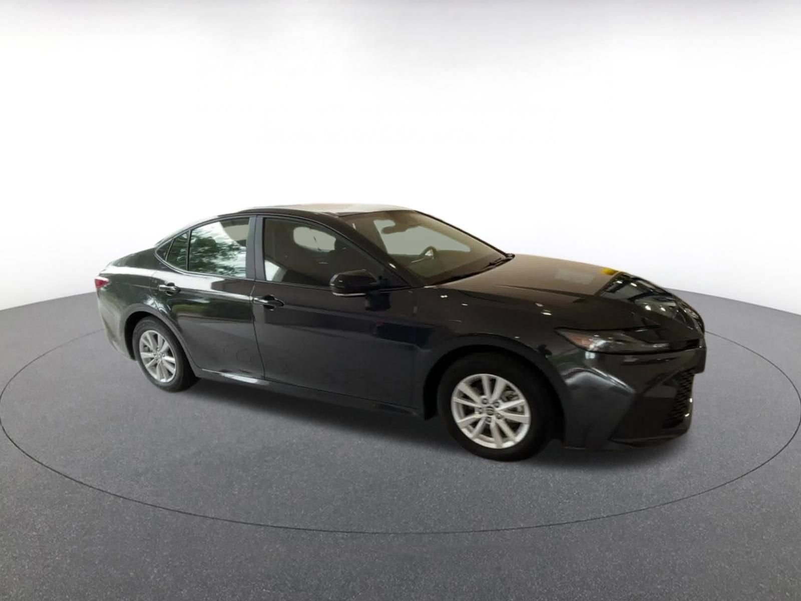 Used 2025 Toyota Camry LE image 2