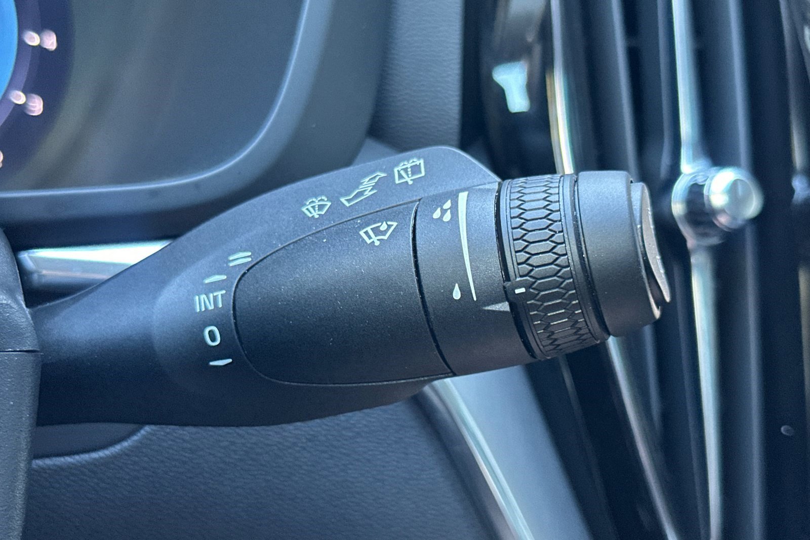 Used 2025 Volvo XC60 B5 Core image 33