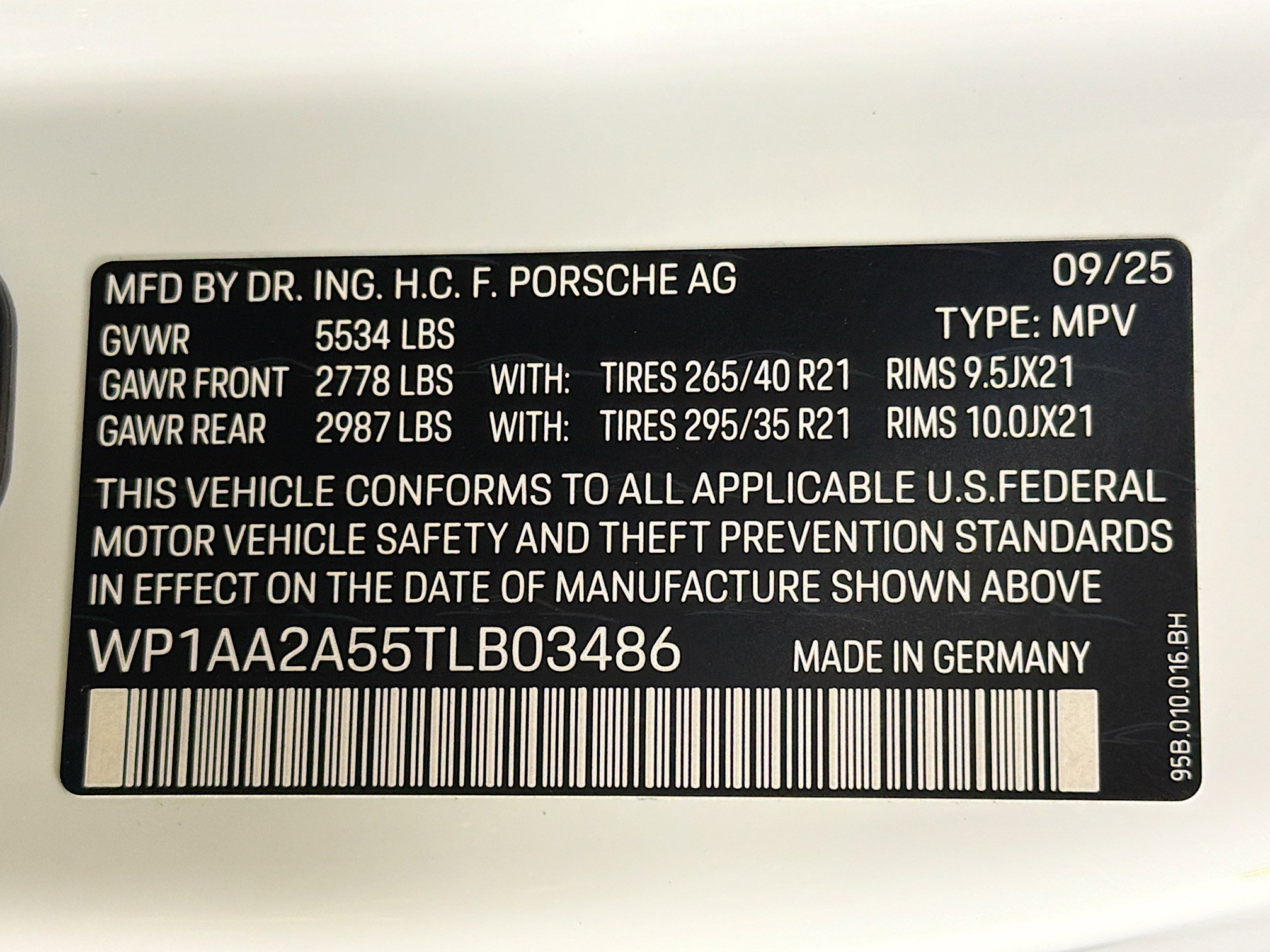 Certified 2026 Porsche Macan Turbo AWD/4WD image 43