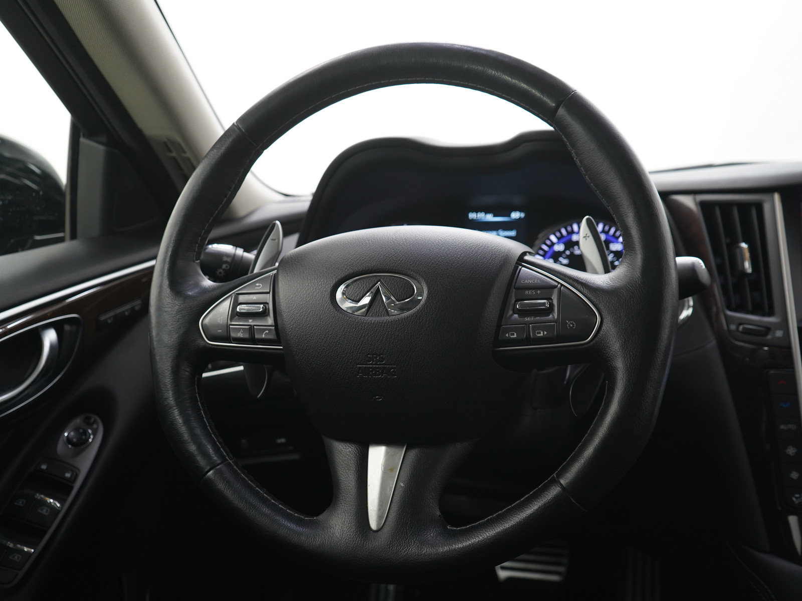 Used 2015 INFINITI Q50 AWD w/ Deluxe Touring Package image 15