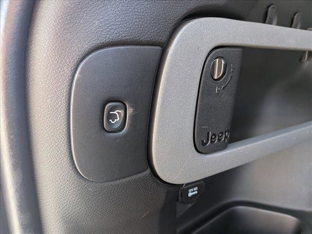 Used 2015 Jeep Cherokee Trailhawk w/ Comfort/Convenience Group image 5