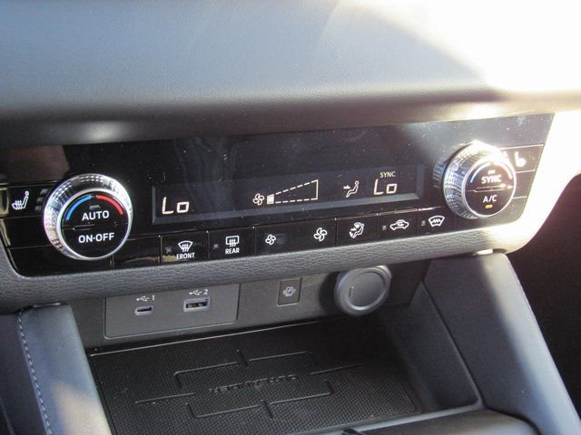 New 2025 Mitsubishi Outlander SE image 17