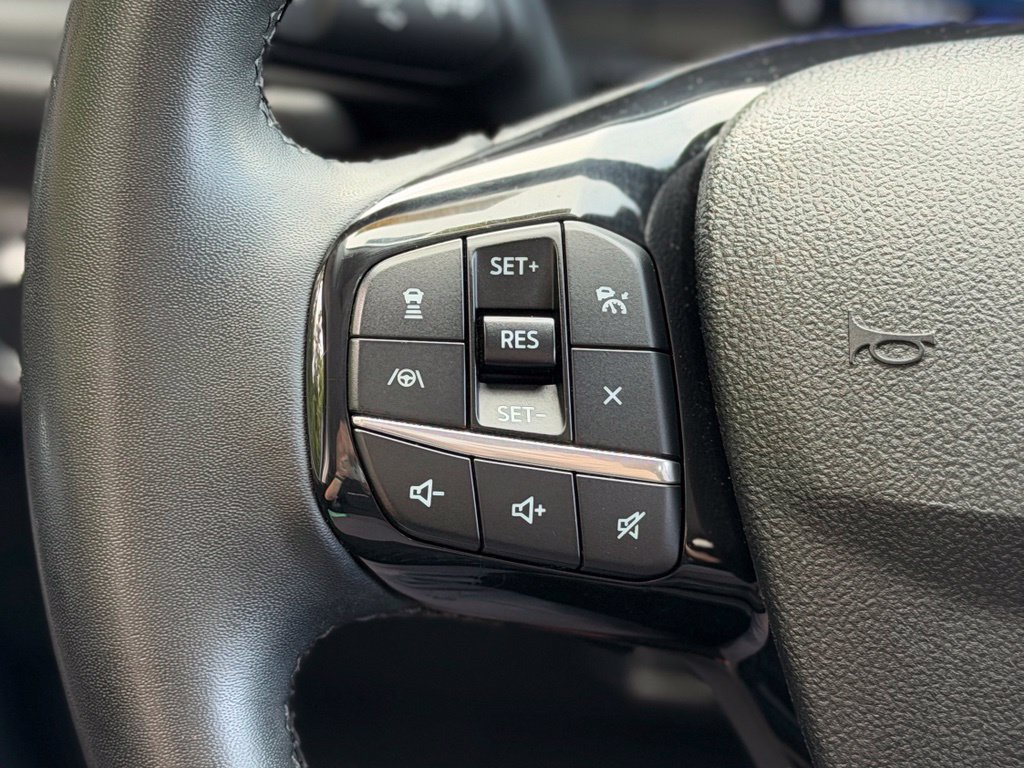 Used 2022 Ford Escape Titanium AWD/4WD image 9