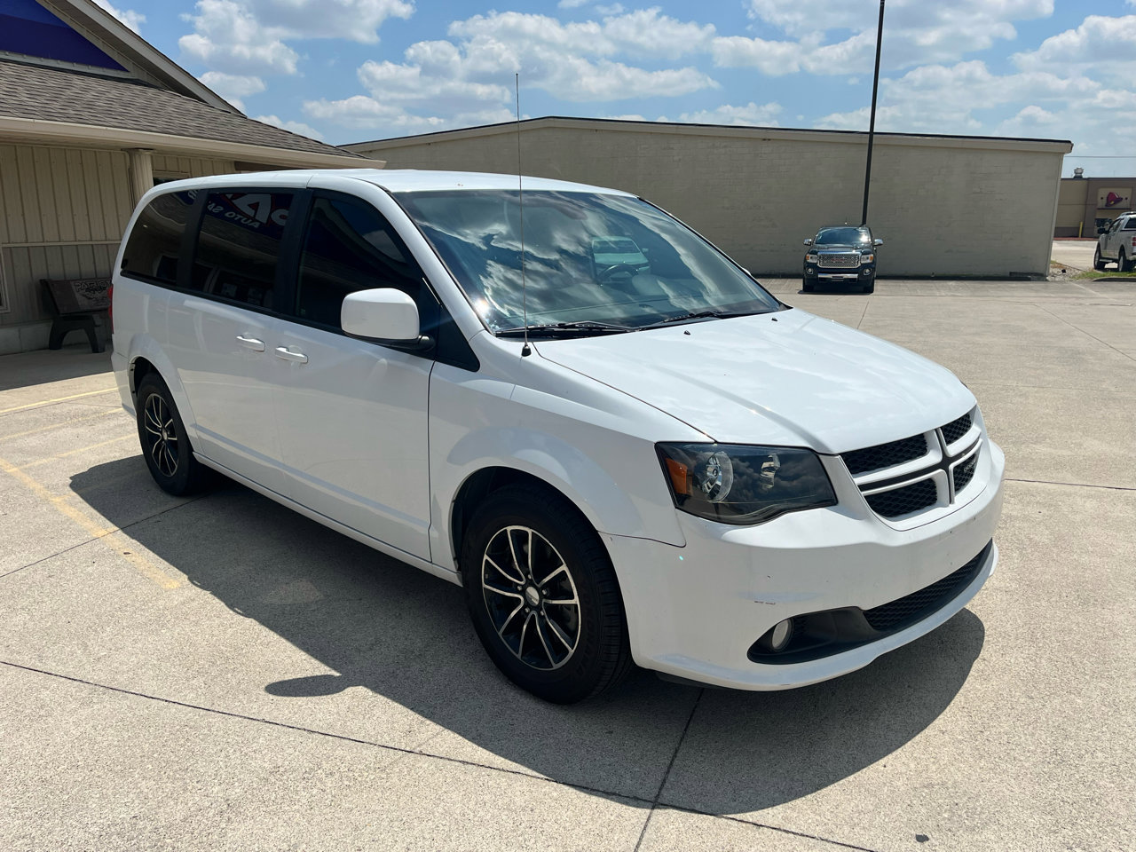 Used 2019 Dodge Grand Caravan GT image 3