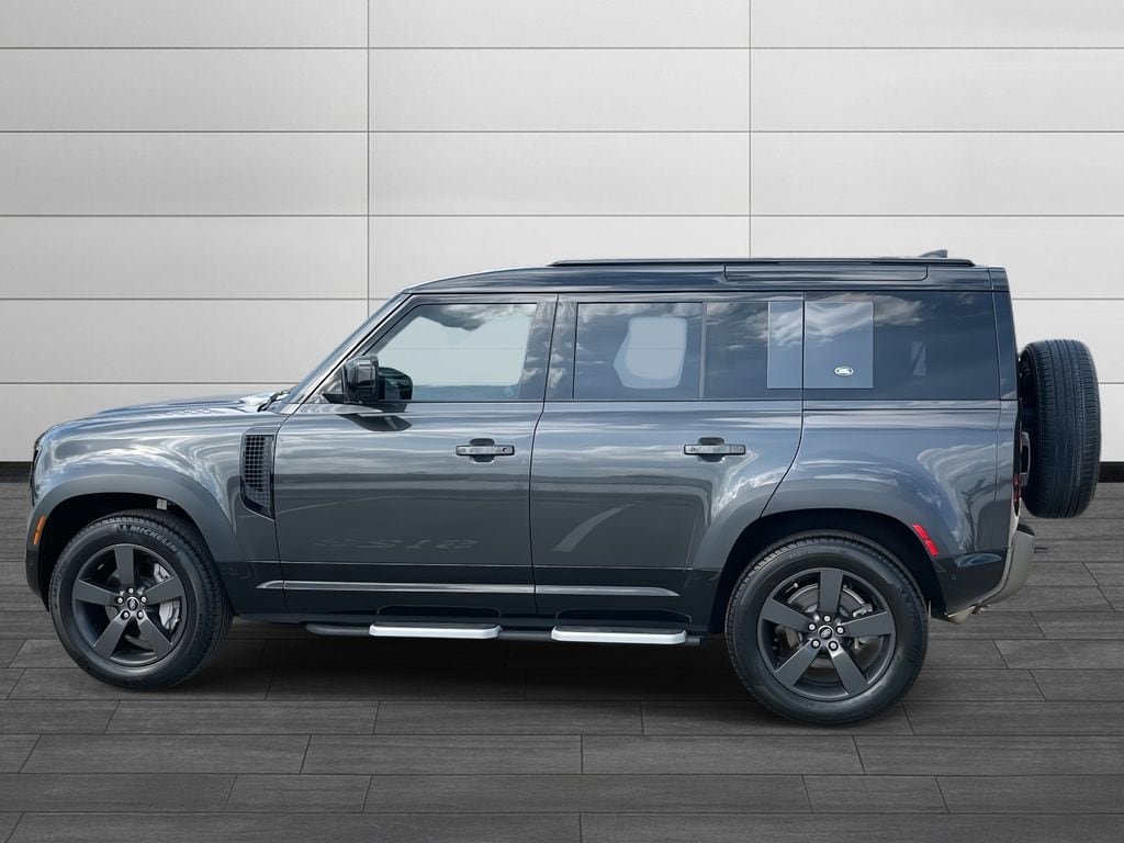 Certified 2023 Land Rover Defender 110 X-Dynamic SE AWD/4WD image 2