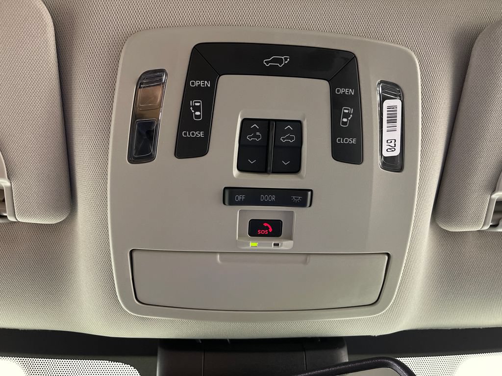 Certified 2025 Toyota Sienna XLE FWD image 29