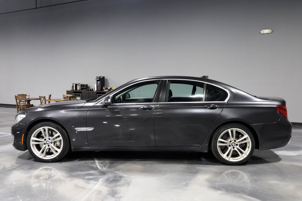 Used 2013 BMW 750i xDrive AWD/4WD image 4