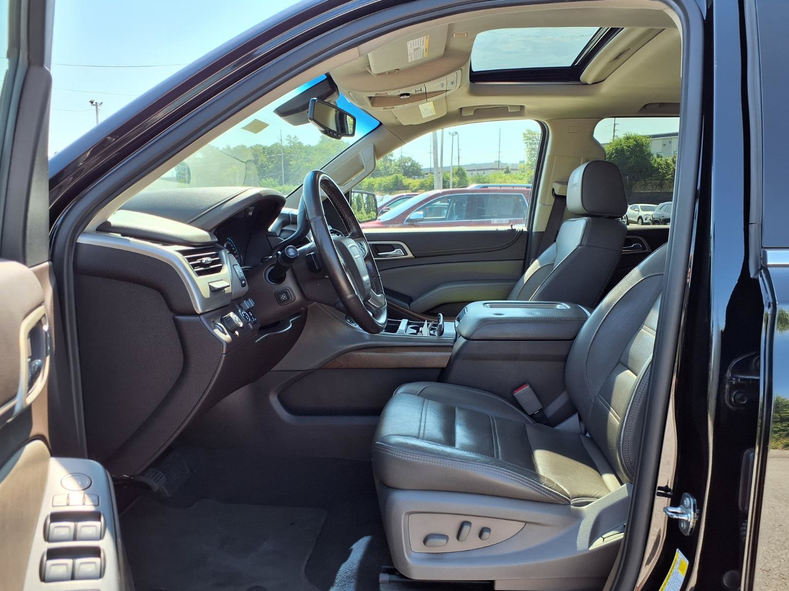 Used 2019 GMC Yukon XL Denali AWD/4WD image 28
