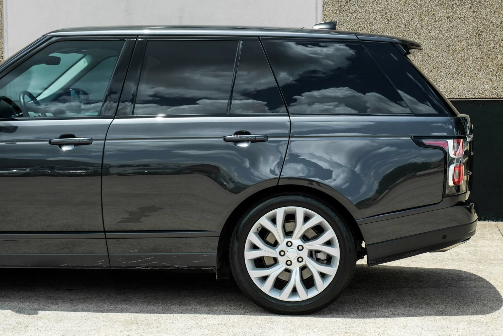 Used 2019 Land Rover Range Rover Supercharged AWD/4WD image 17