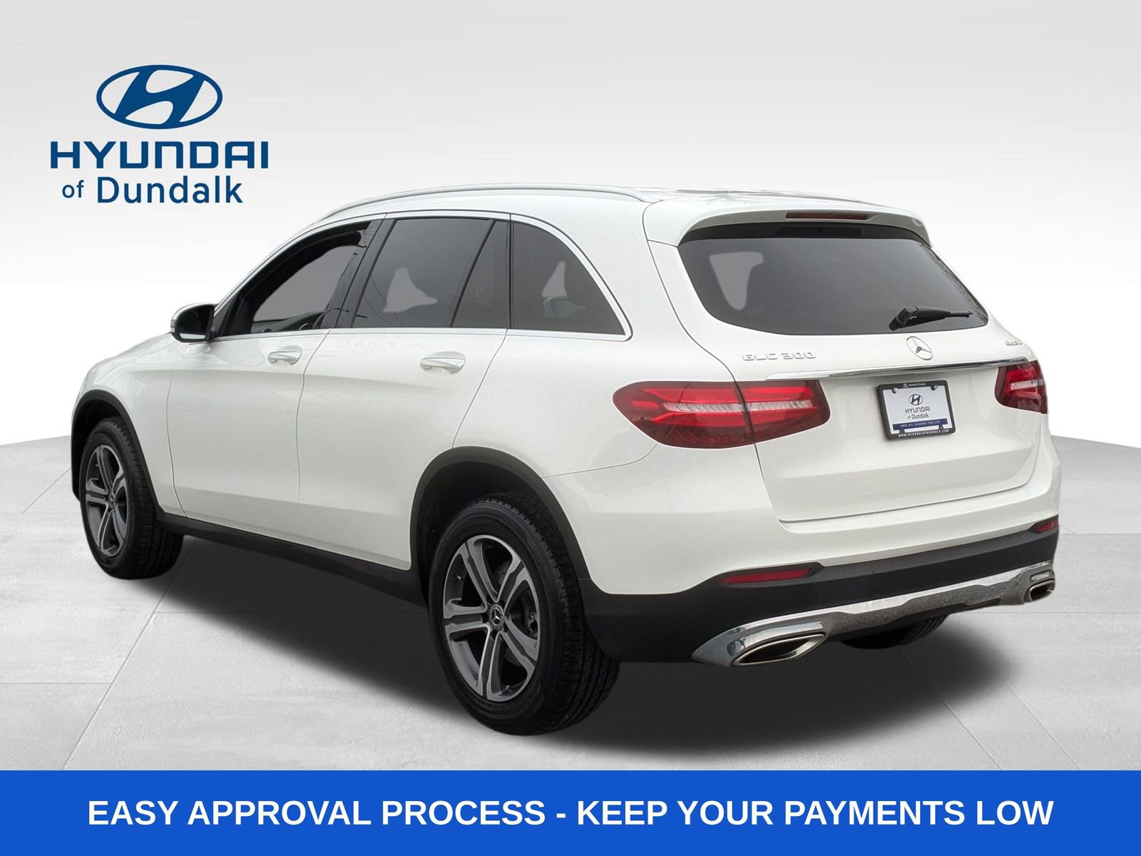 Used 2019 Mercedes-Benz GLC 300 4MATIC w/ Premium Package image 3