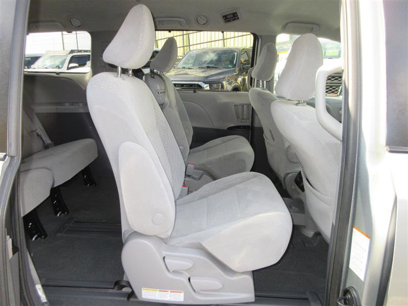 Used 2020 Toyota Sienna LE image 28