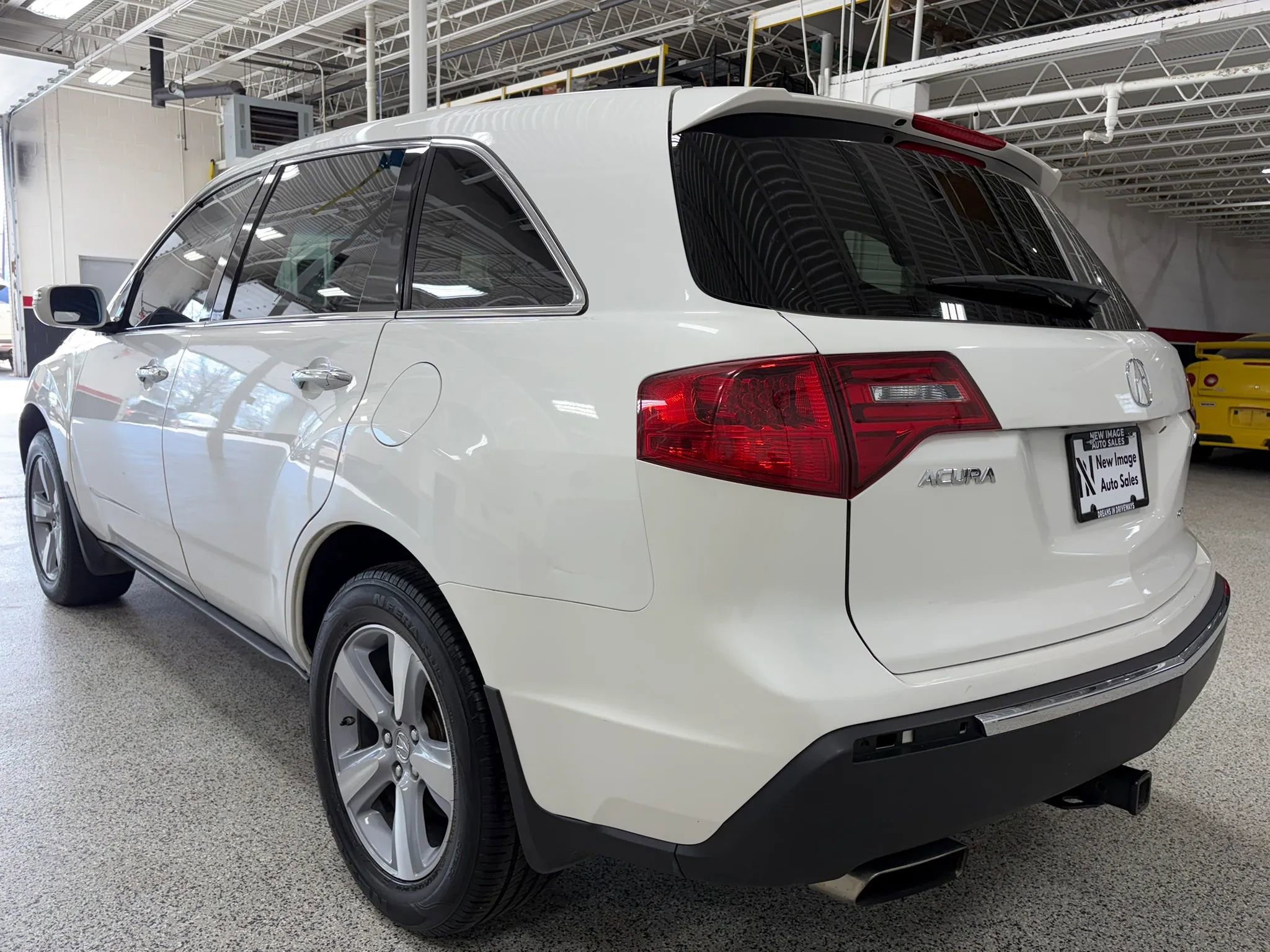 Used 2012 Acura MDX w/ Technology & Entertainment image 3