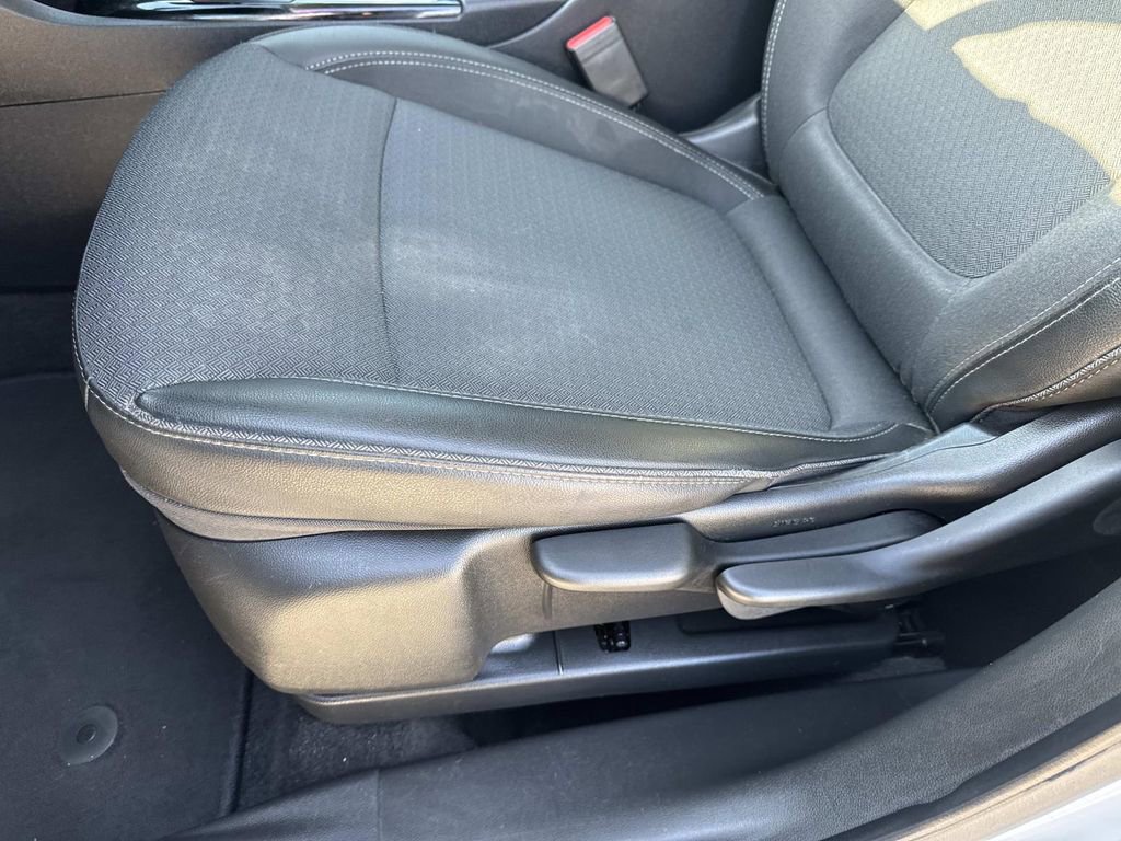 Certified 2024 Buick Encore GX Preferred FWD image 16