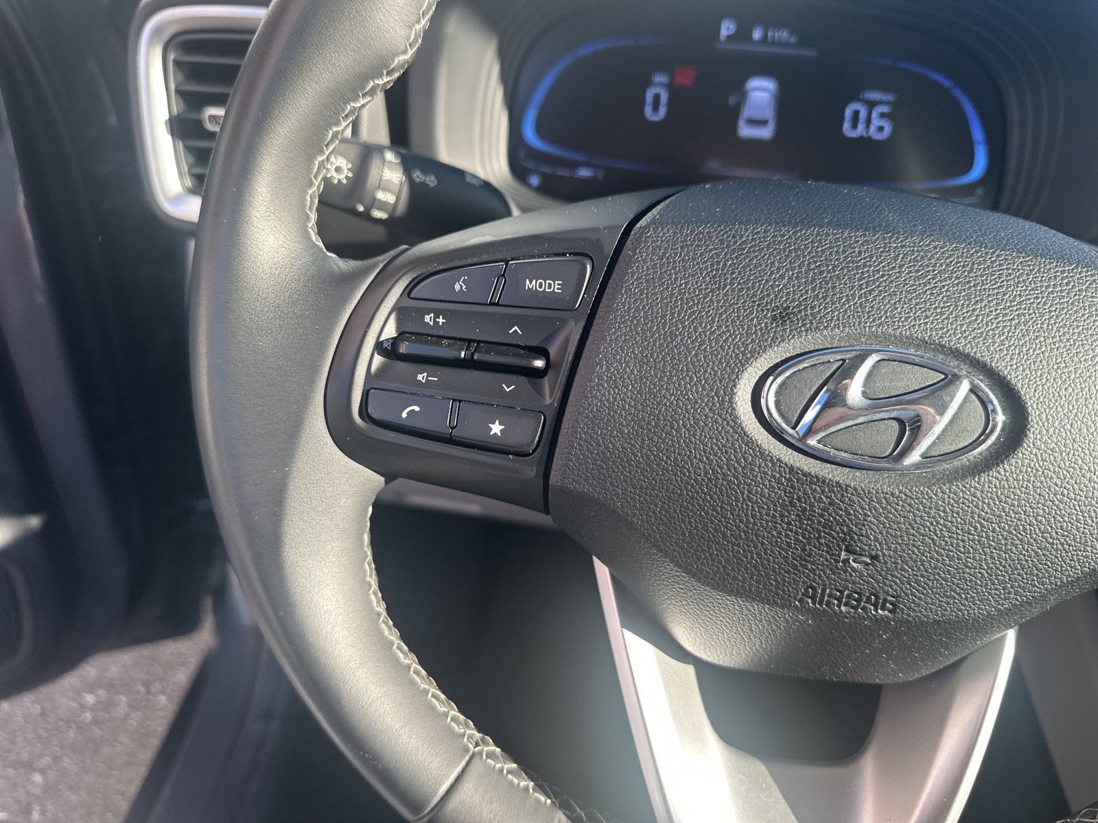 Used 2025 Hyundai Venue SEL FWD image 13