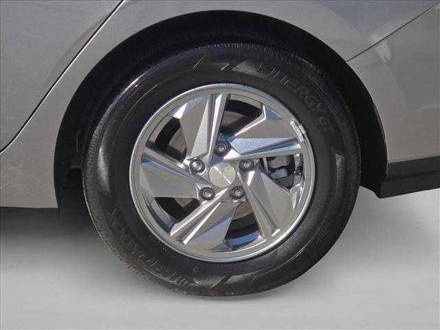 Used 2025 Hyundai Elantra SE image 22