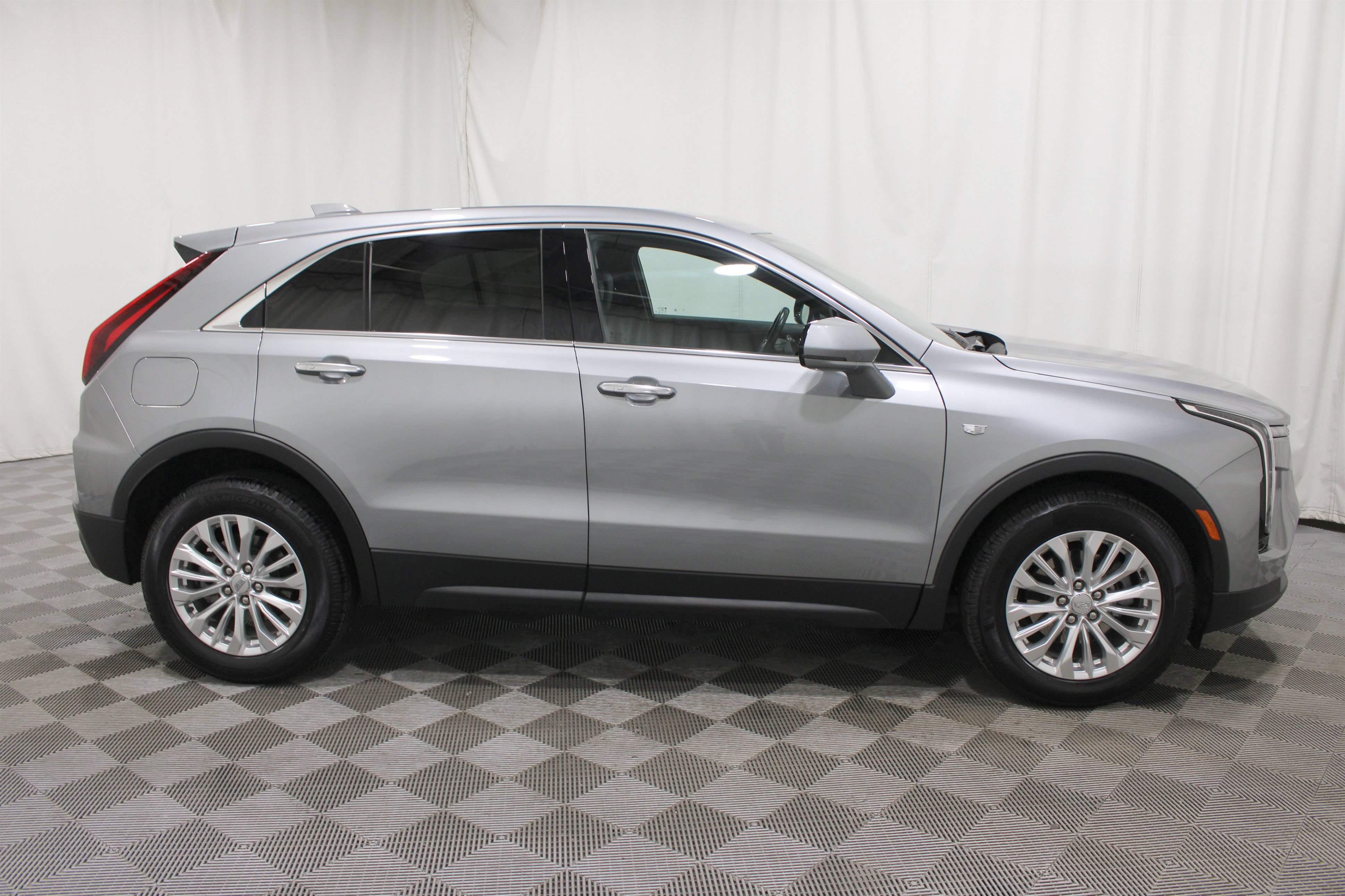 Certified 2024 Cadillac XT4 Luxury w/ Cold Weather Package FWD image 33