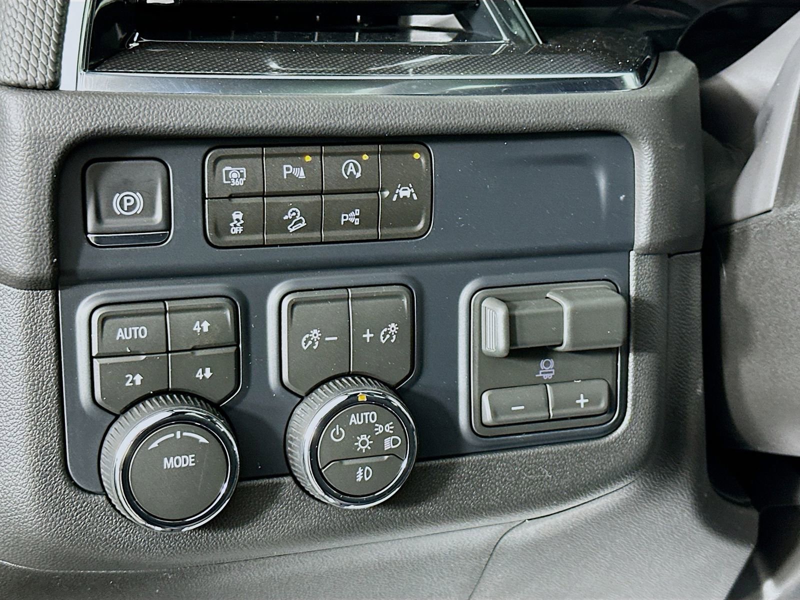 New 2026 Chevrolet Suburban RST w/ Sun And Tow Package image 10