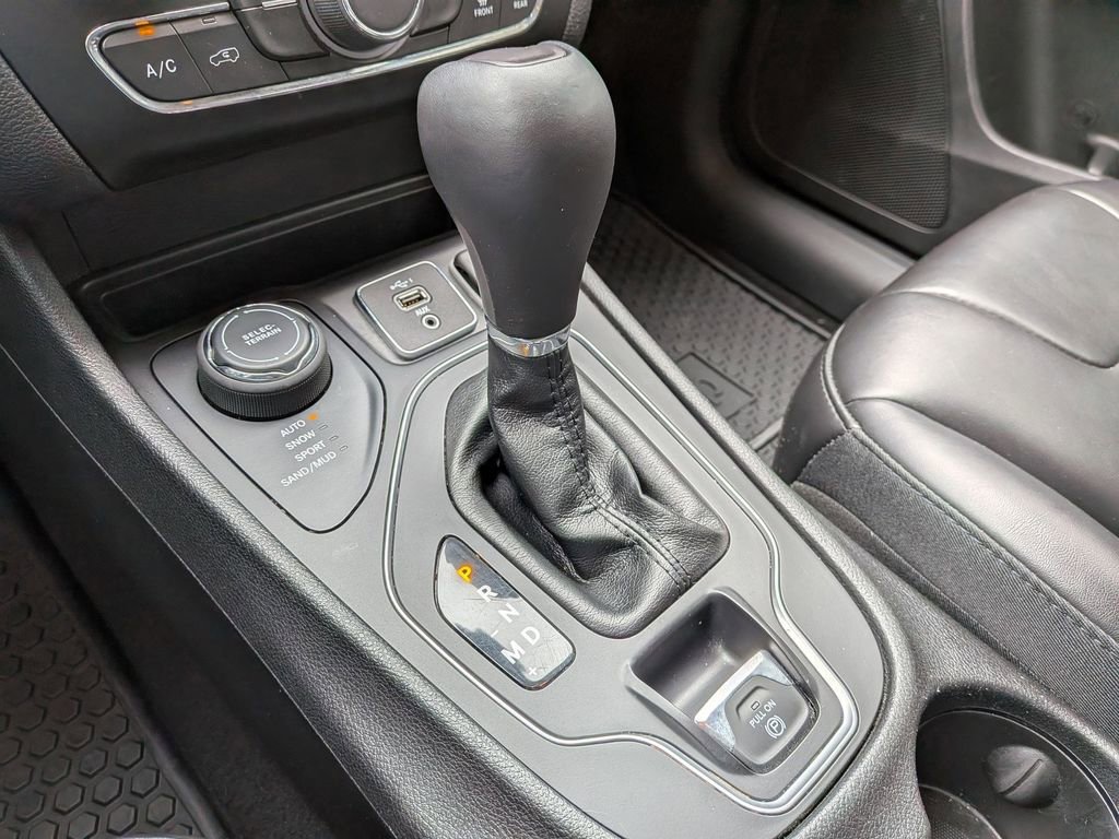 Used 2019 Jeep Cherokee Latitude Plus w/ Cold Weather Group image 8