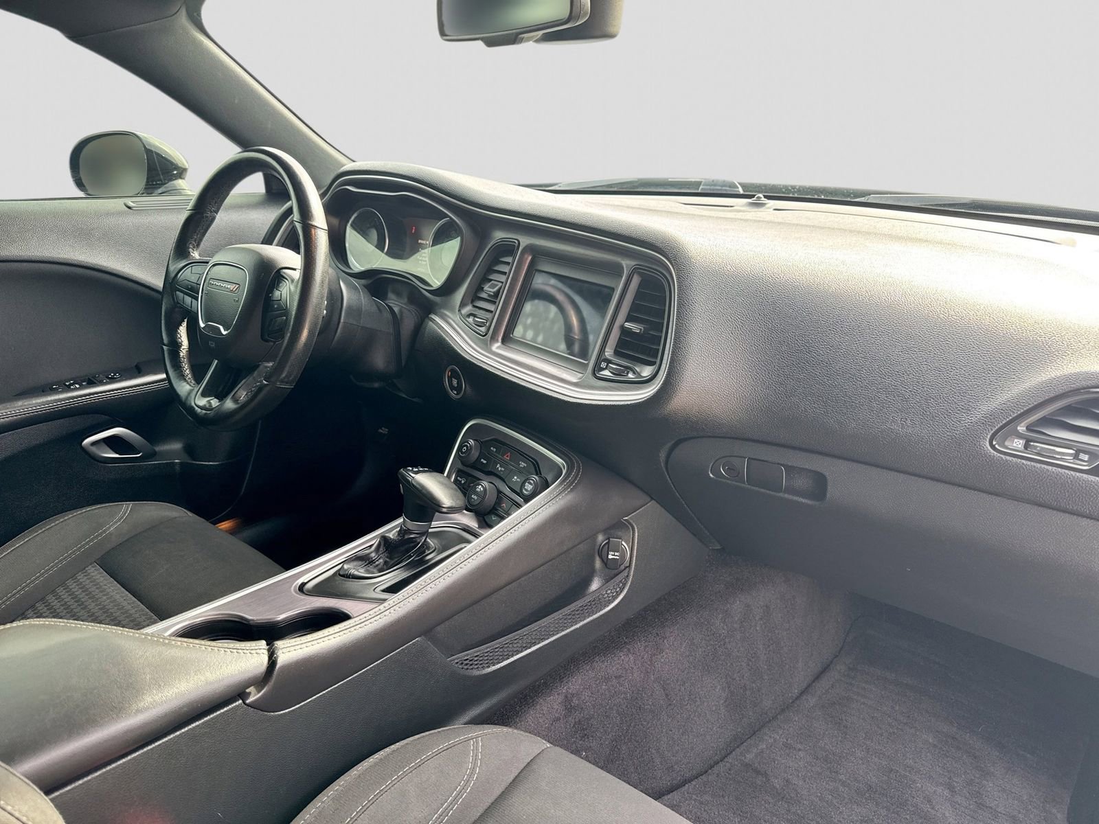 Used 2018 Dodge Challenger R/T w/ Driver Convenience Group RWD image 19