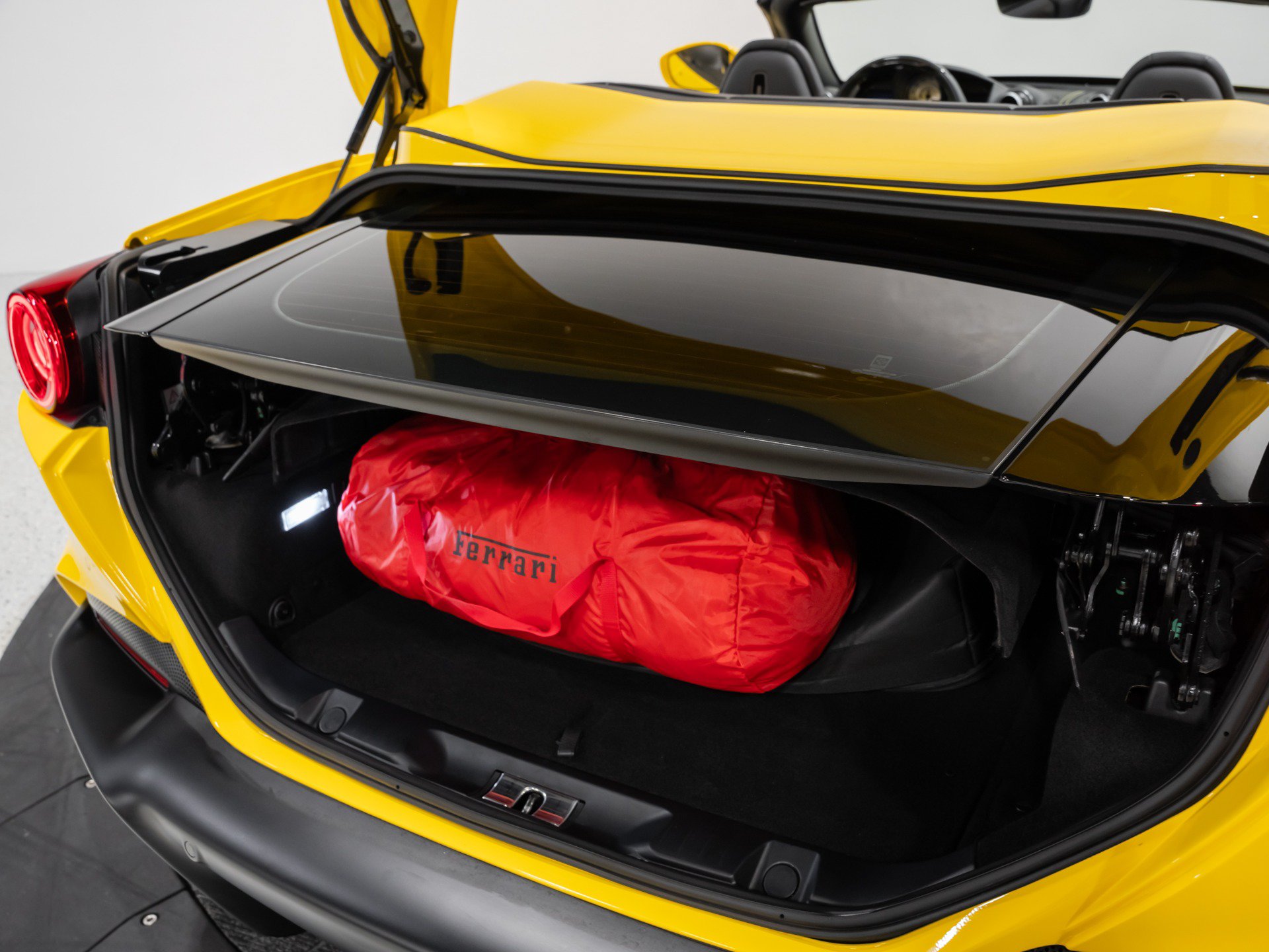 Used 2023 Ferrari Portofino M RWD image 89
