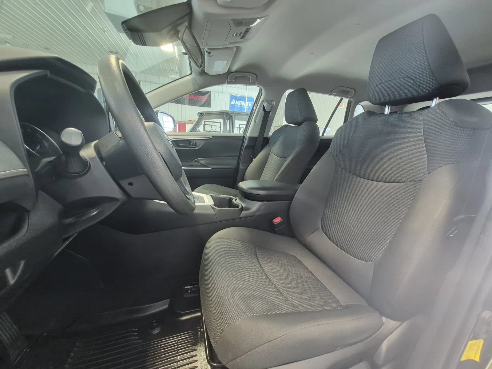 Used 2022 Toyota RAV4 LE AWD/4WD image 10