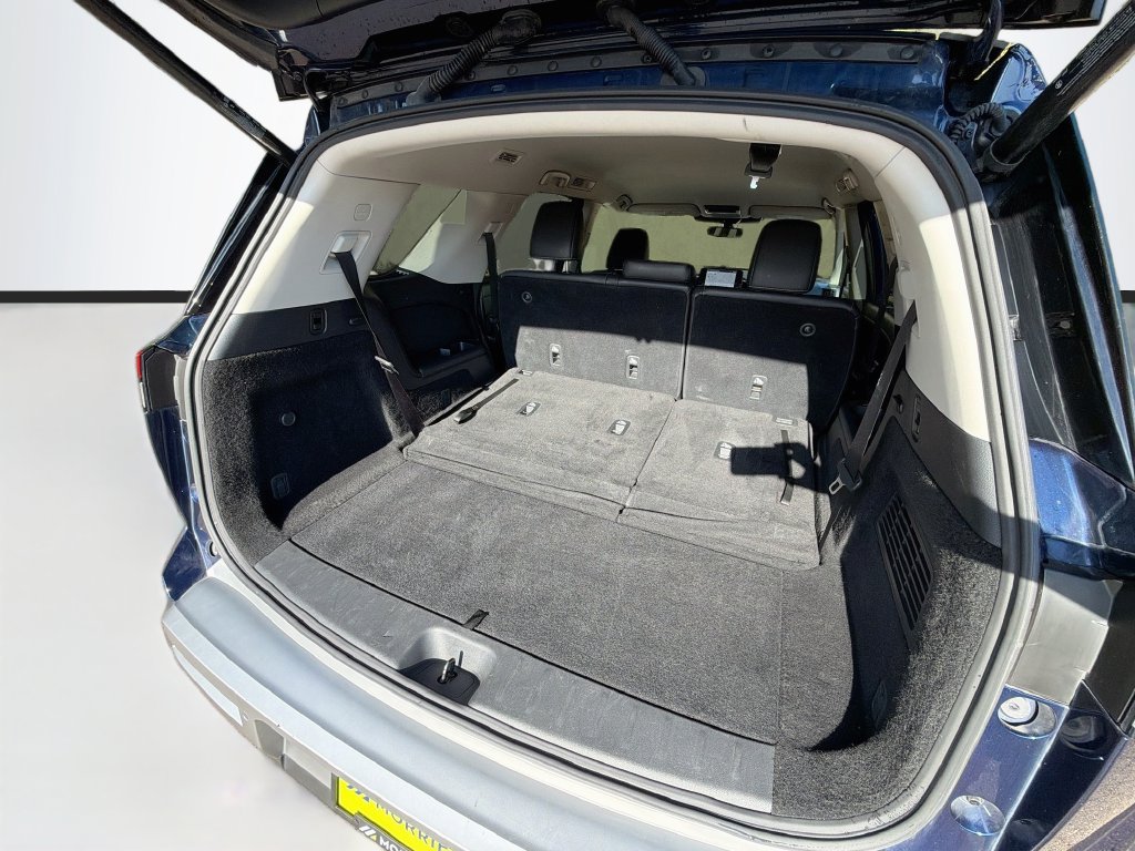Used 2025 Nissan Pathfinder SL AWD/4WD image 36