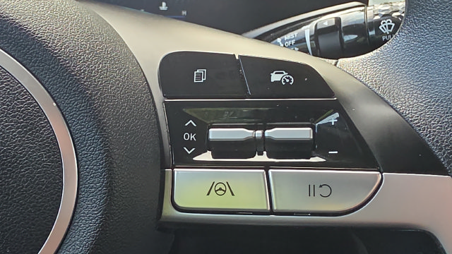 Used 2024 Hyundai Elantra SEL FWD image 18