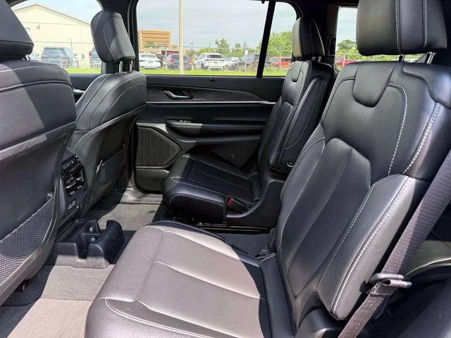 Used 2024 Jeep Grand Cherokee L Limited w/ Luxury Tech Group II AWD/4WD image 14