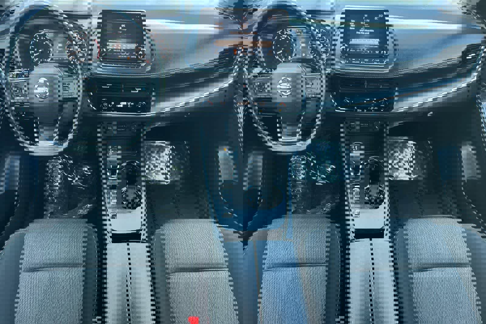 Used 2025 Nissan Rogue SV image 4