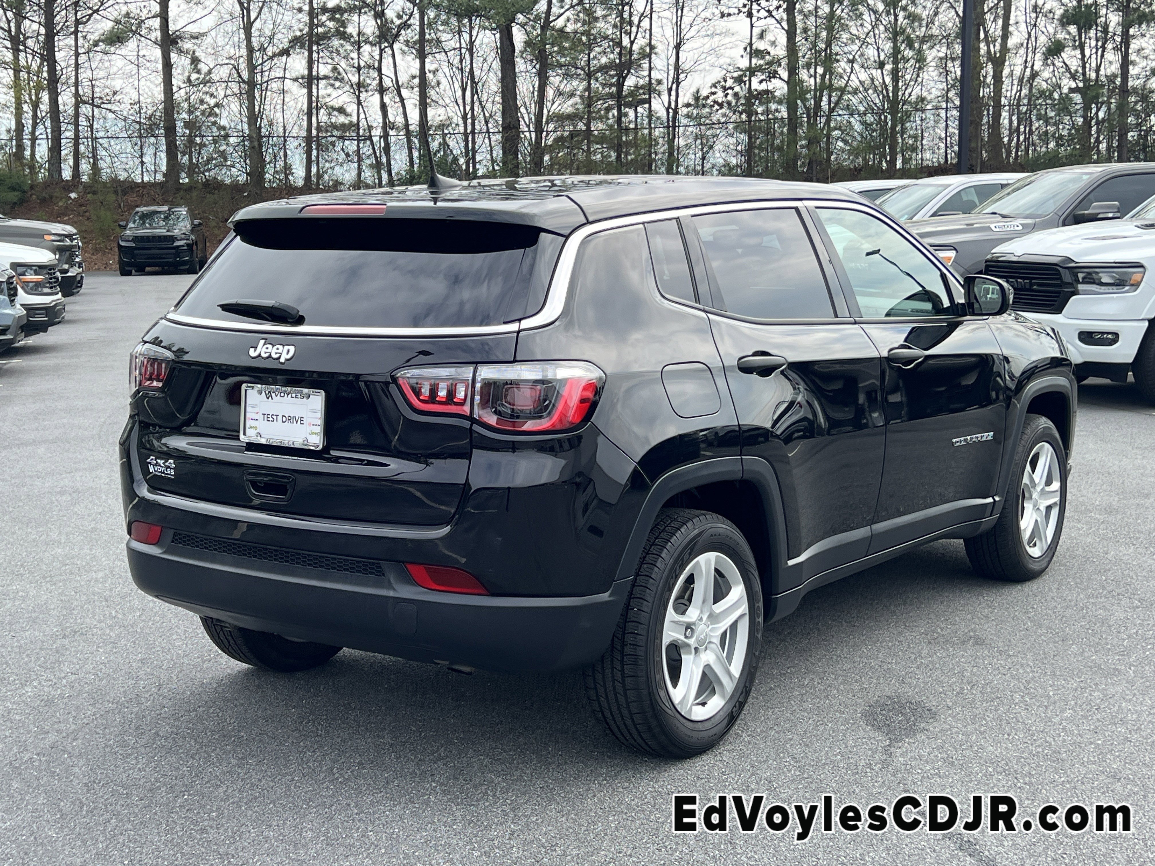 Used 2023 Jeep Compass Sport image 8