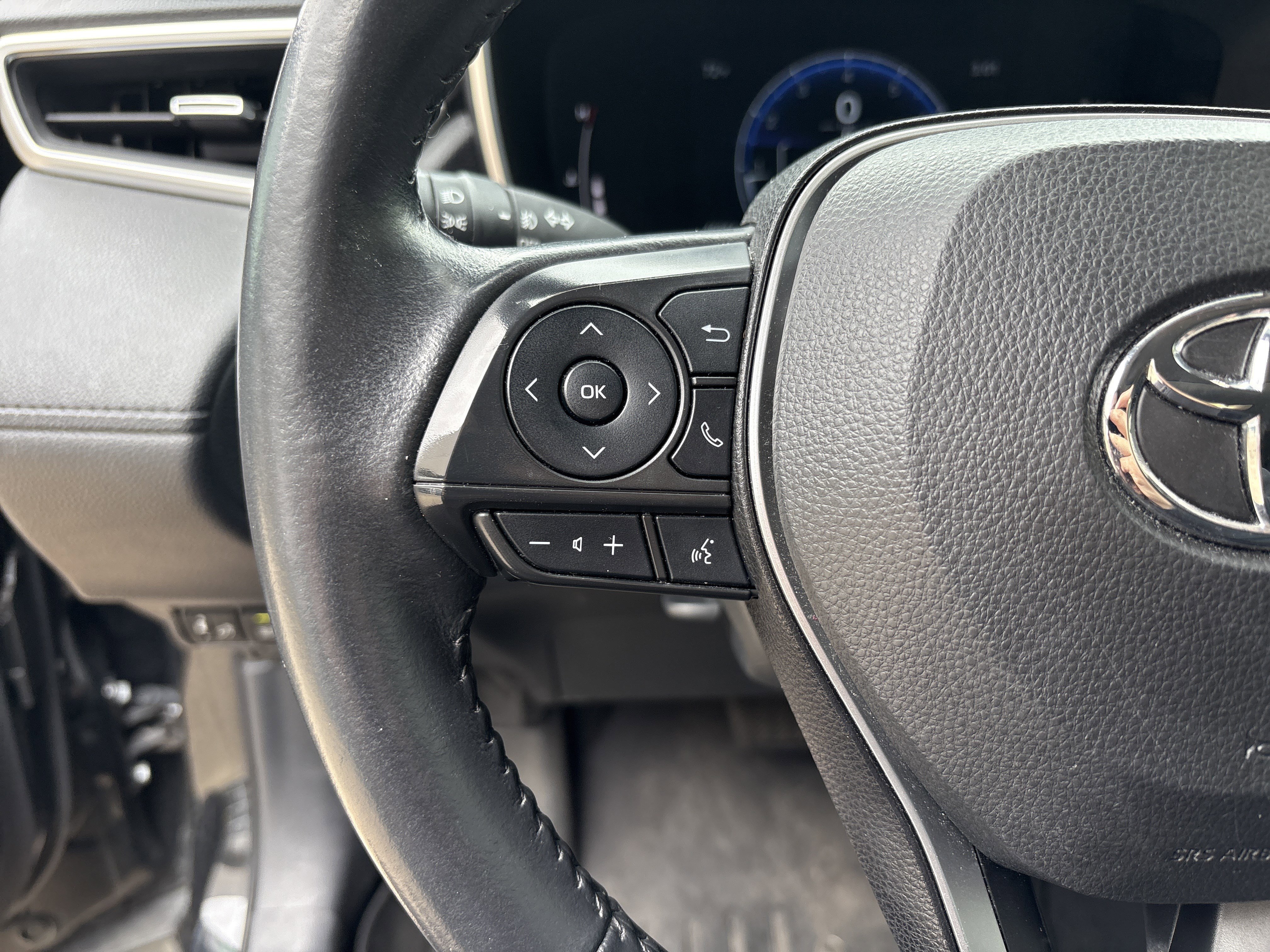 Used 2023 Toyota Corolla Cross XLE w/ Convenience Package AWD/4WD image 28