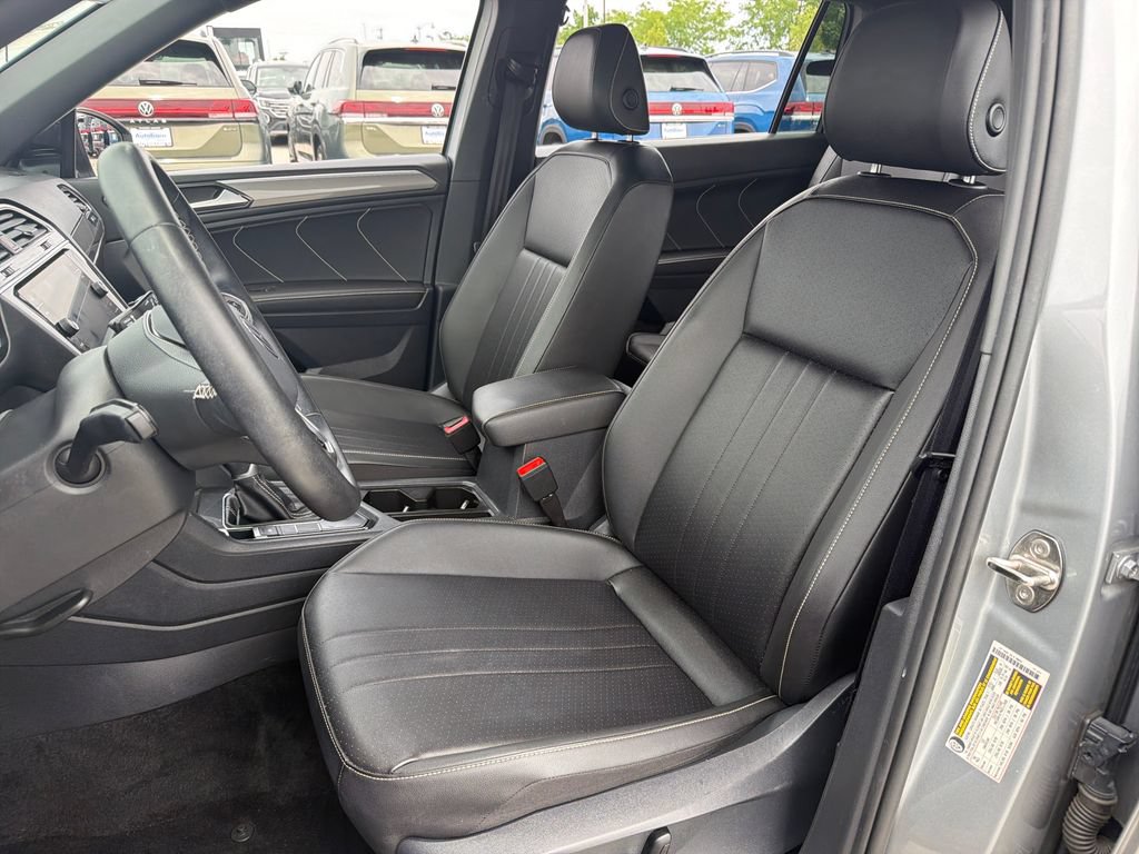 Certified 2023 Volkswagen Tiguan SE R-Line FWD image 7