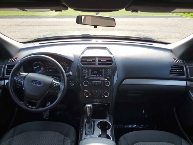 Used 2018 Ford Explorer XLT image 28