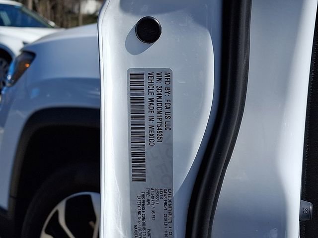 Used 2023 Jeep Compass Limited image 27