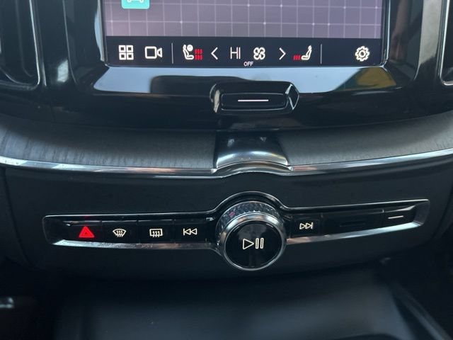Certified 2025 Volvo XC60 B5 Plus AWD/4WD image 25