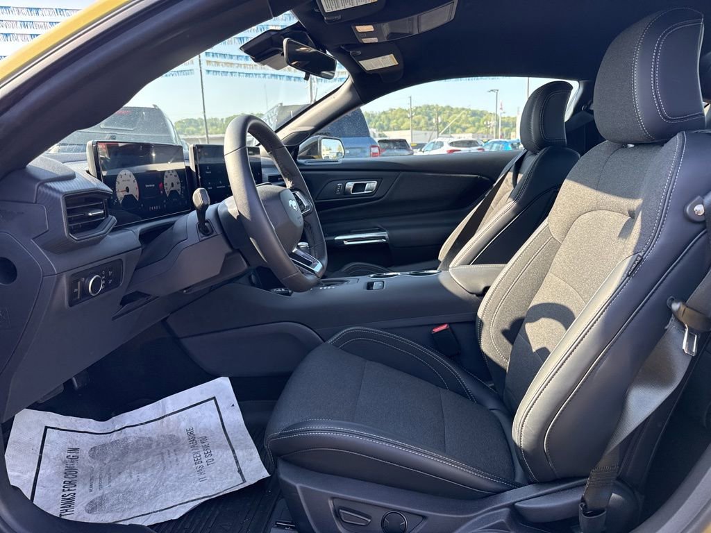 Used 2025 Ford Mustang Coupe RWD image 10