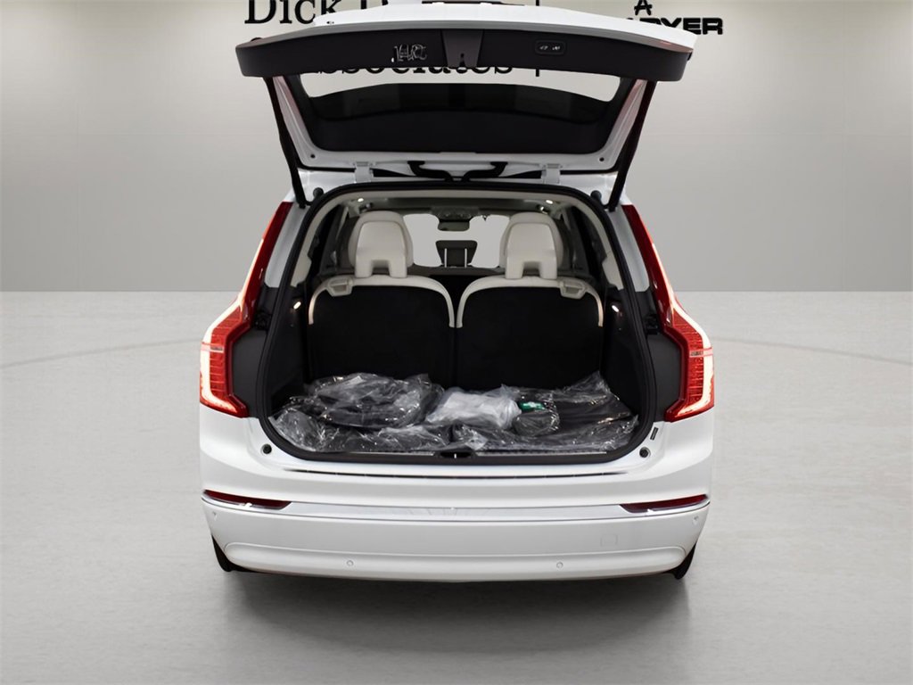 Certified 2025 Volvo XC90 T8 Plus w/ Protection Package Premier image 12