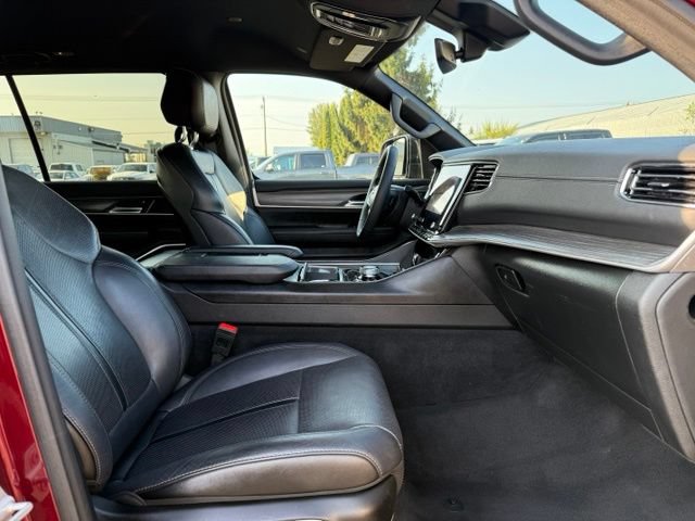 Used 2024 Jeep Wagoneer Series II AWD/4WD image 12