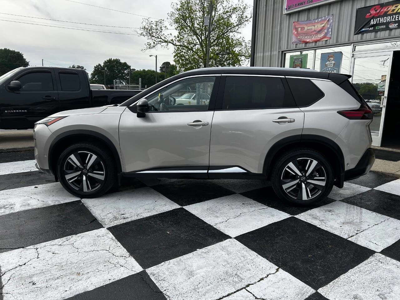 Used 2022 Nissan Rogue Platinum w/ Head-Up Display Package FWD image 2