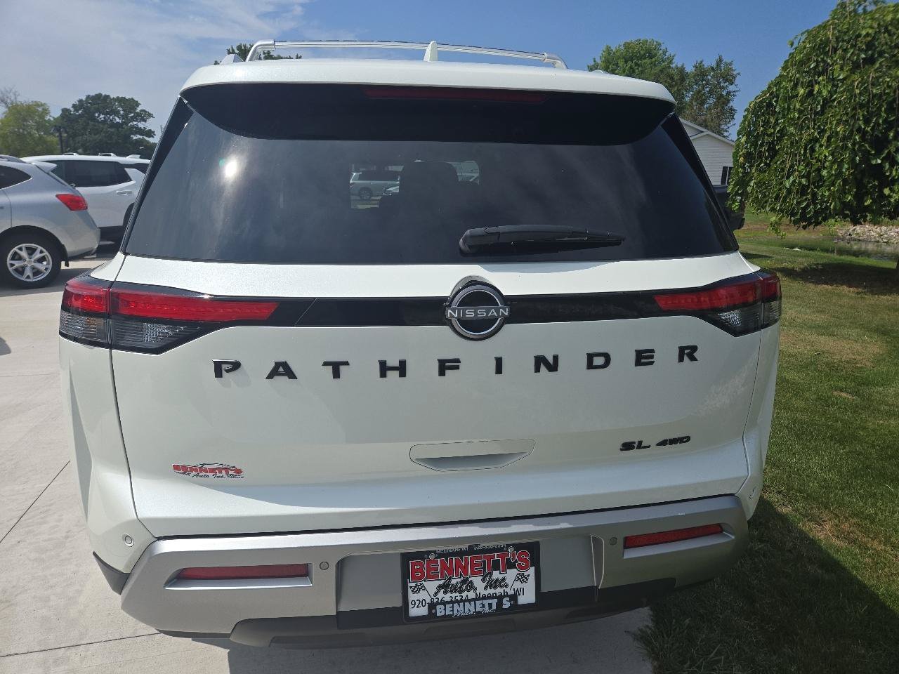 Used 2023 Nissan Pathfinder SL w/ Black Appearance Package AWD/4WD image 5
