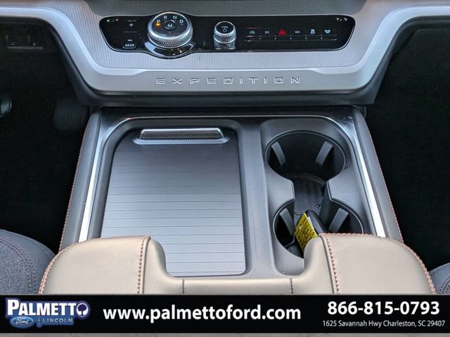 Used 2025 Ford Expedition Active RWD image 17