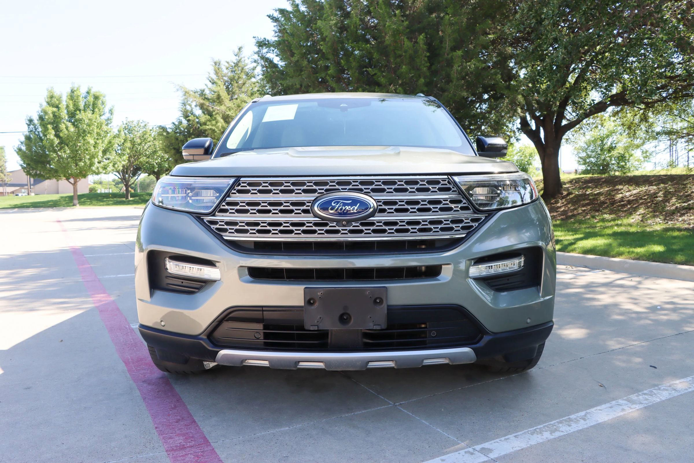 Used 2020 Ford Explorer Limited RWD image 2