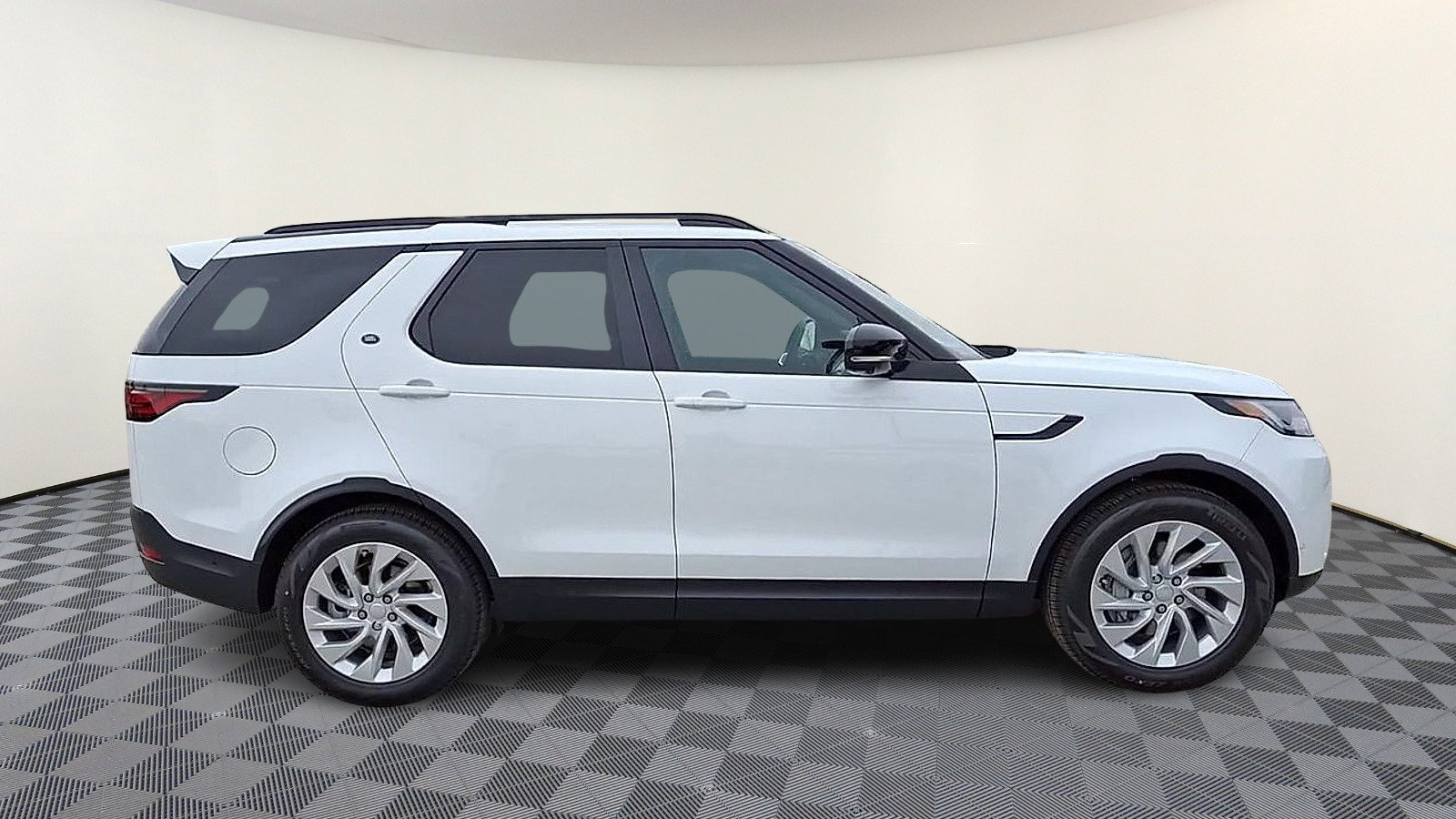 Certified 2025 Land Rover Discovery S AWD/4WD image 9