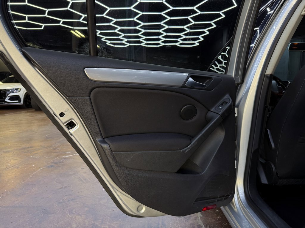 Used 2013 Volkswagen Golf TDI image 18