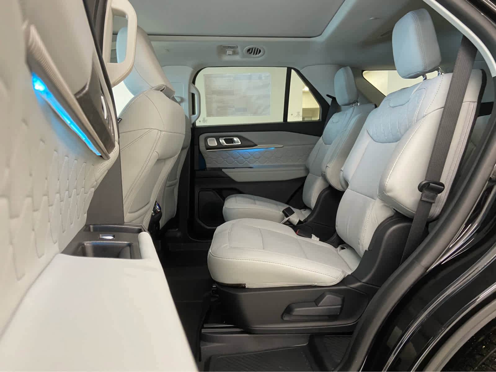 New 2026 Ford Explorer Platinum image 14