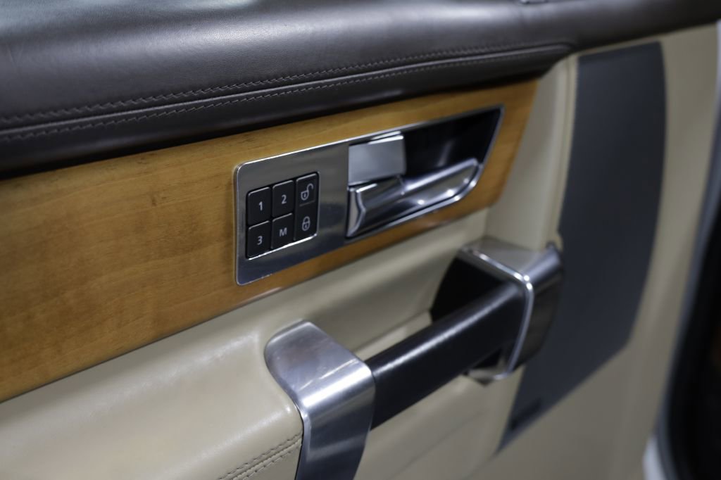 Used 2014 Land Rover LR4 HSE LUX AWD/4WD image 11