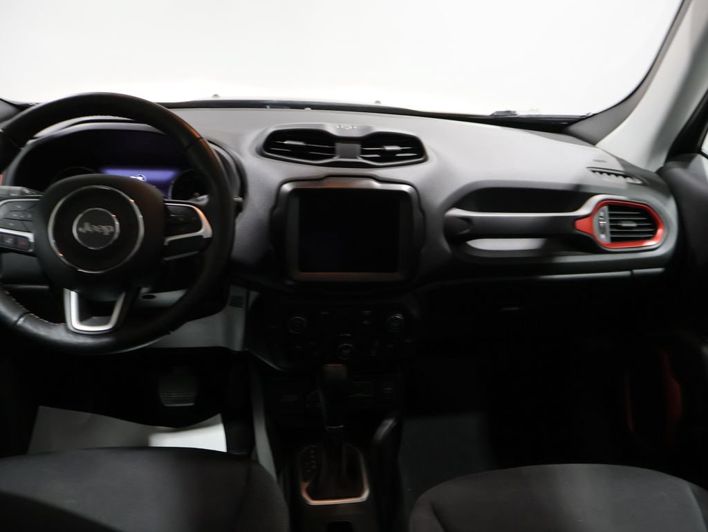 Certified 2023 Jeep Renegade Latitude w/ Sun/Sound Group AWD/4WD image 18